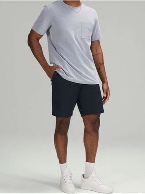 Lululemon Commission Classic- true navy men’s Short 9" in size 30